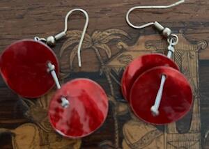 Boucle d’oreille rose rouge nacré
