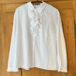 Chemise avec jabot