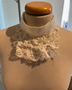 Jabot dentelle