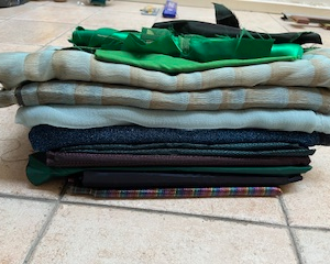 Lot de tissu lamé et tulle bleu rouge vert ciel